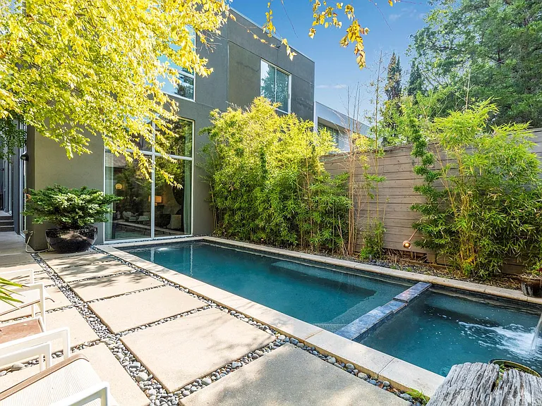 2845 Lee St — Photo 35