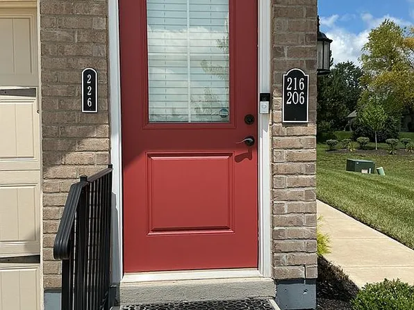226 Old Pond Rd, Springboro, OH 45066