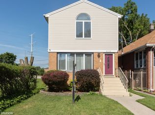 8132 S Bennett Ave, Chicago, IL 60617