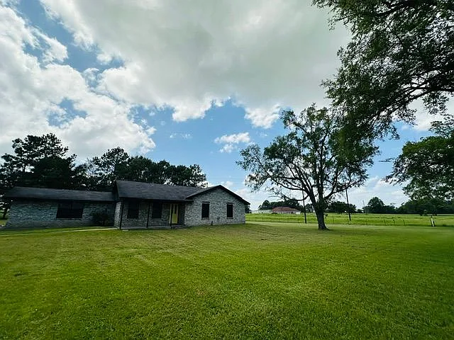 1470 FM 2712 — Photo 24