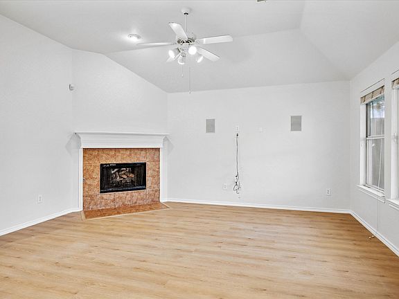 4th image of 1700 Bur Oak Dr