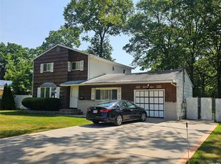 29 Duke St, Bay Shore, NY 11706