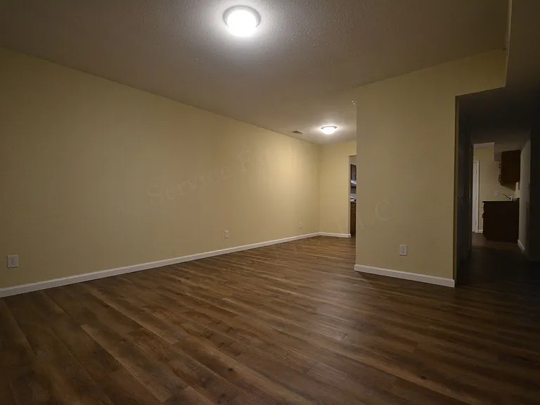 906 S Pike Ave — Photo 2
