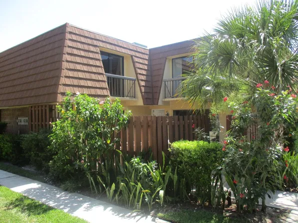 825 Center St APT 3C, Jupiter, FL 33458
