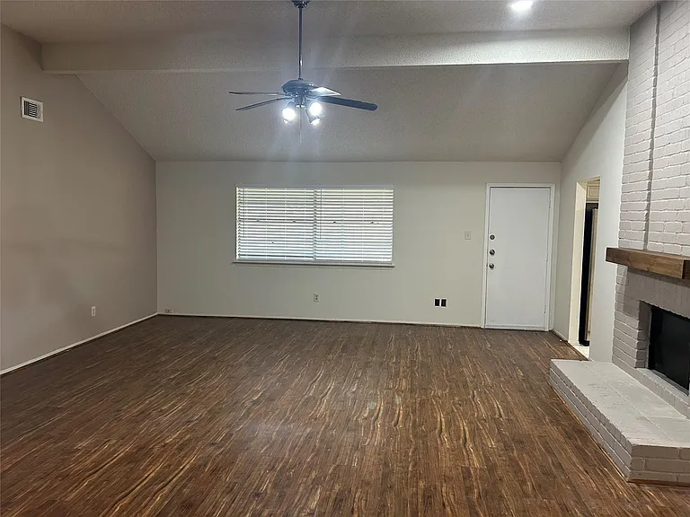 12310 Jaguar Dr — Photo 2