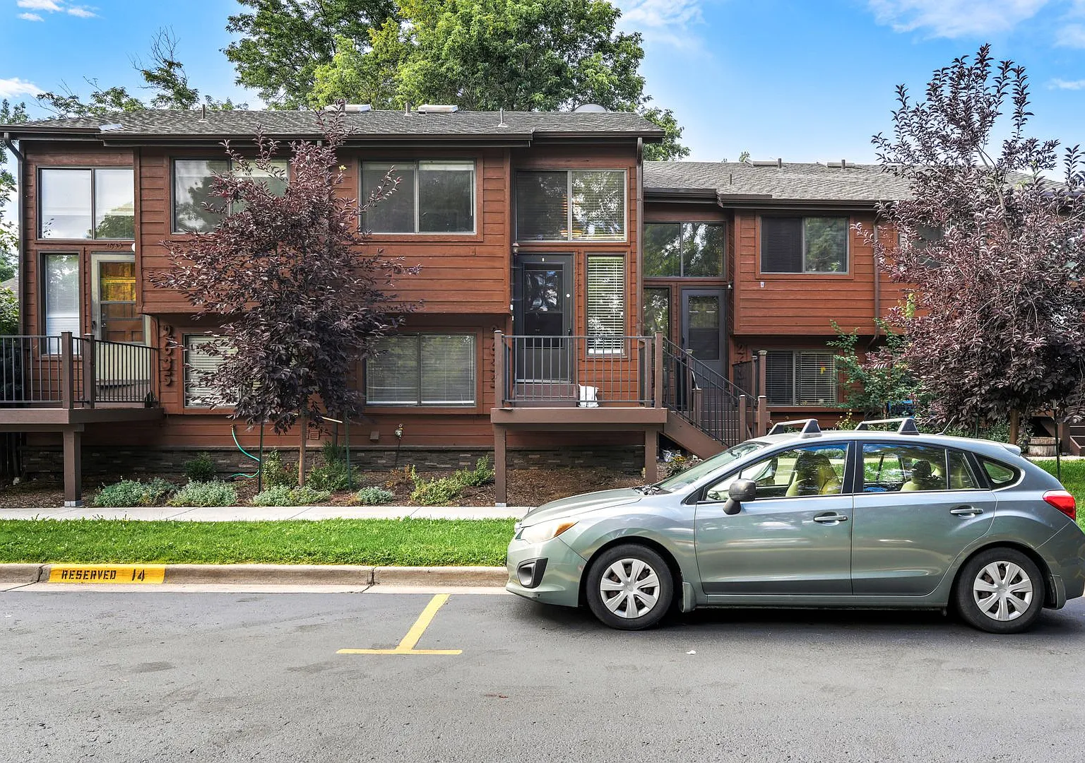 Spacious Willow Springs Townhome Near Trails, Shopping & Dining — Photo 1