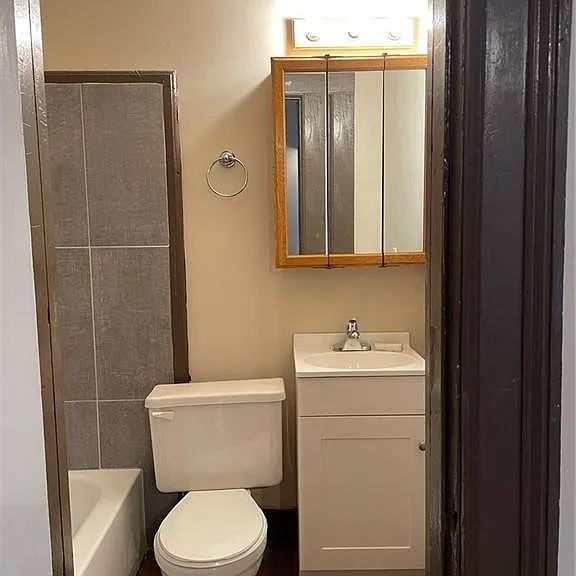 168 Gibbs St #4 — Photo 10