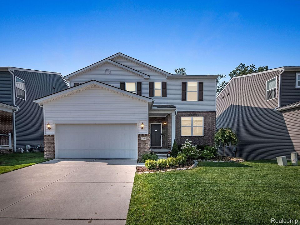 1st image of 1584 Beachwood Dr