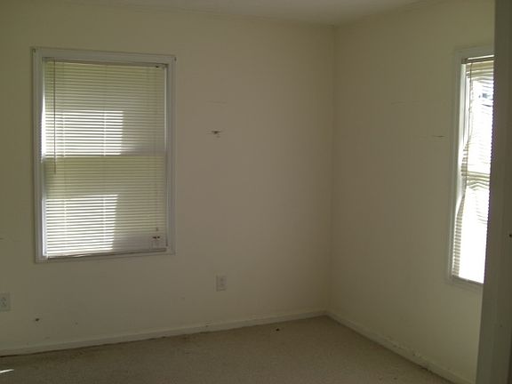 5th image of 141 Collins Ave