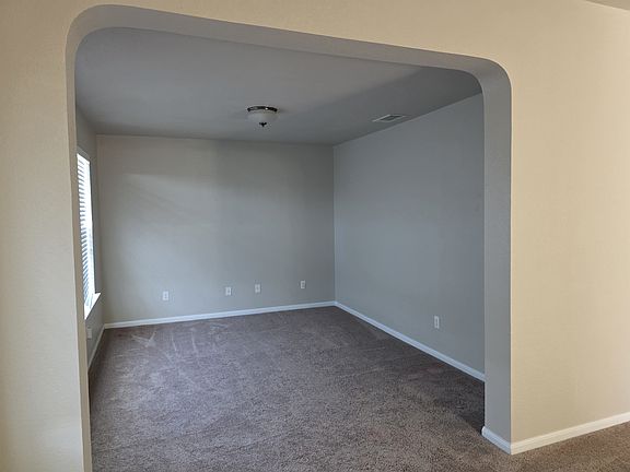 4th image of 423 Wrought Iron Dr
