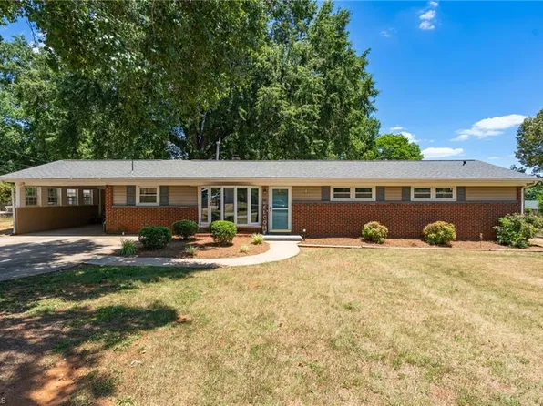 650 Highland Park Dr, Eden, NC 27288