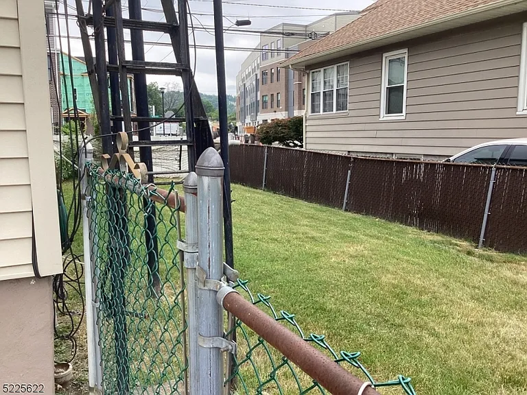 370 Main St — Photo 11