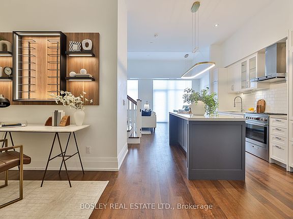 4th image of 25 Malcolm Rd #Townhouse 105