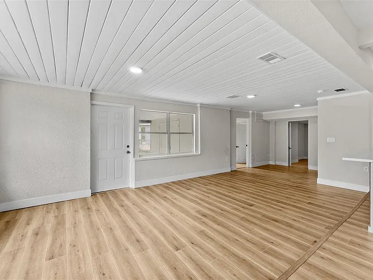 1218 Crescent St — Photo 11