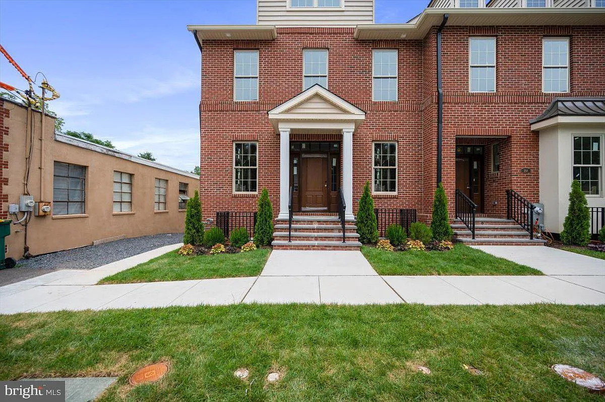 2 bed, 4.0 bath, 1638 sqft, $4,650 — Photo 2