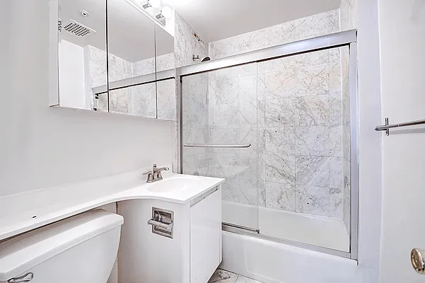 Rented by Urbane Brokerage | media 12