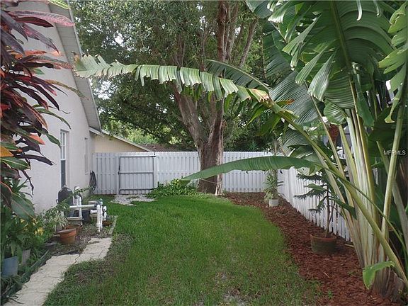 3rd image of 704 Harbor Cir