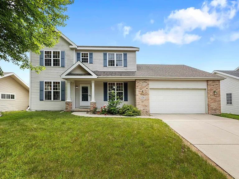 1206 Meadow Sweet Dr — Photo 3