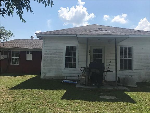 2nd image of 711 E Celeste Dr