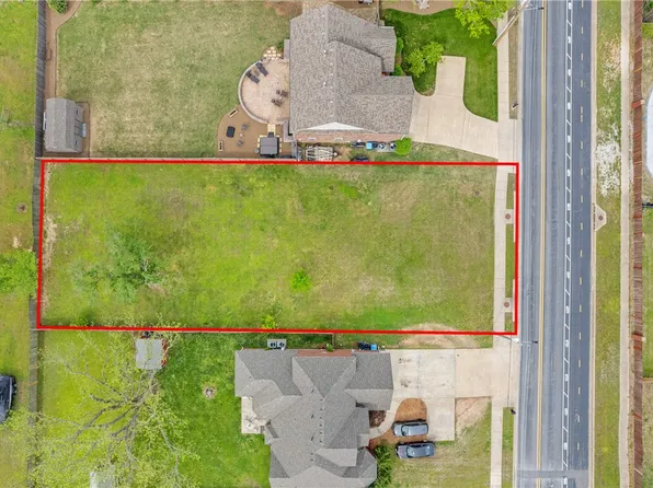 1405 NW 3rd St #4, Bentonville, AR 72712