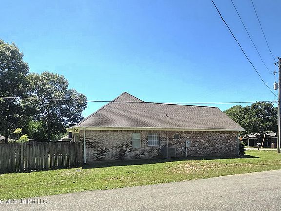 5th image of 9822 Ana Hulu St