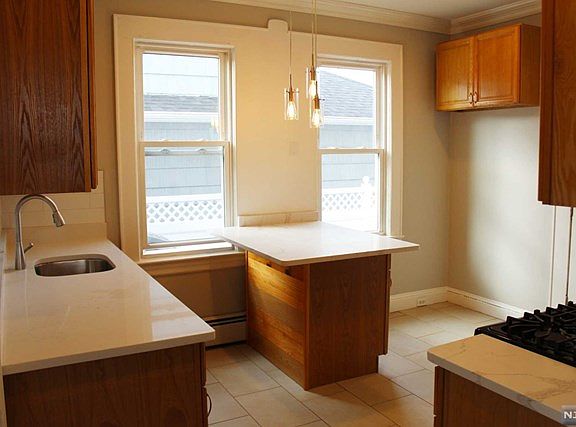 4th image of 416 Banta Ave Floor 1