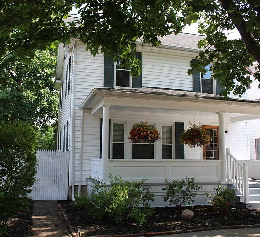 1st image of 507 W 1st St
