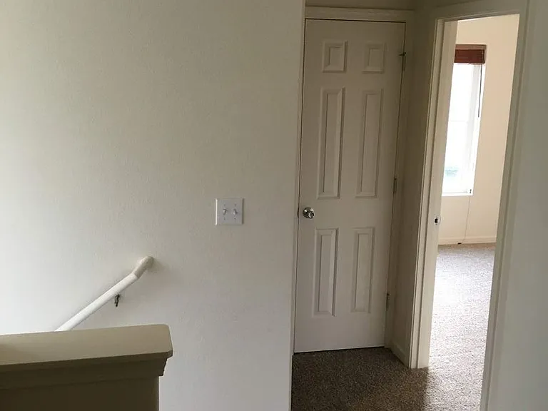 1698 Riley Ln — Photo 32