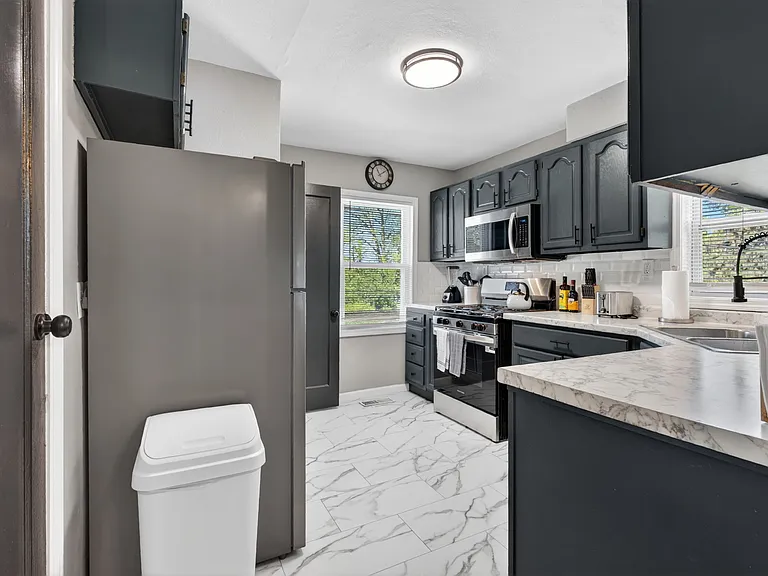 8821 Kendale Dr — Photo 10