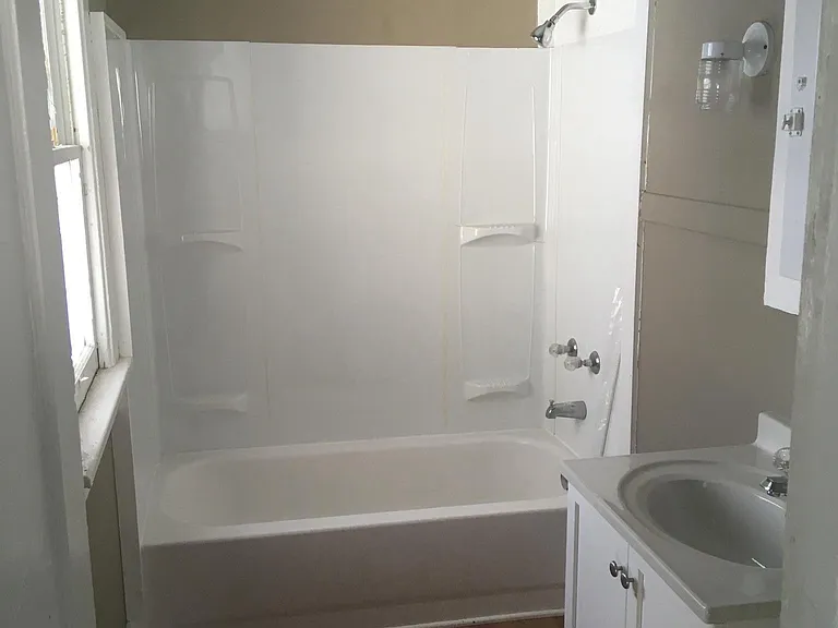 407 Shepard St — Photo 7
