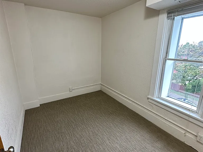 1635 White St #3 — Photo 4
