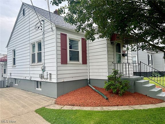 3rd image of 3504 Burk St