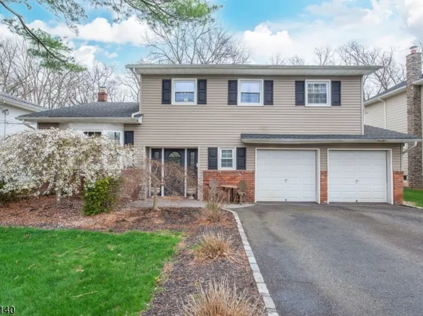 54 Roosevelt St, Roseland Boro, NJ 07068