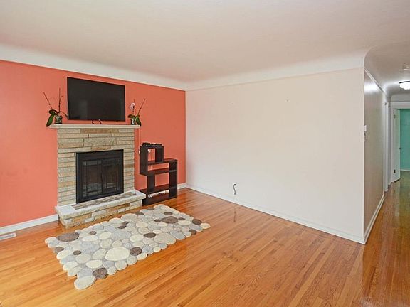 4th image of 2919 Dale Ave