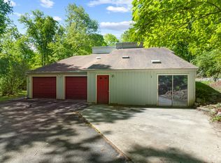 190 Old Colchester Rd, Quaker Hill, CT 06375
