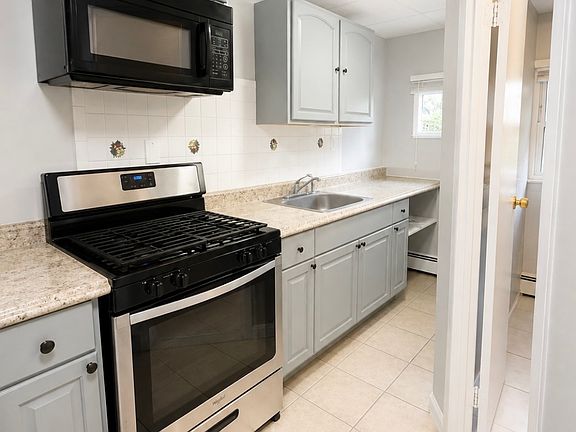 5th image of 89 Laidlaw Ave Floor 1
