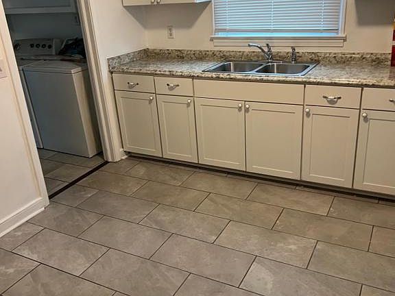 5th image of 2024 N Whitehill Dr