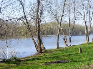 7372 Leonard St, Coopersville, MI 49404