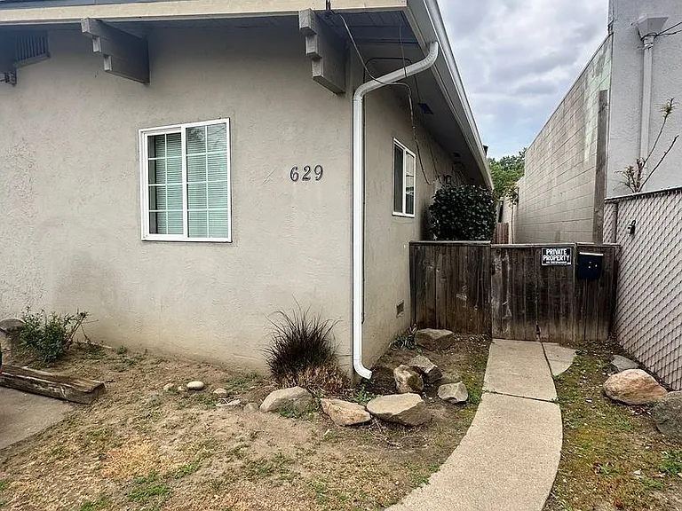 629 N Sacramento St — Photo 1