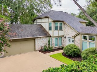 1934 Round Lake Dr, Houston, TX 77077