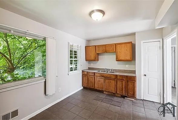 19401 Grandview St — Photo 15