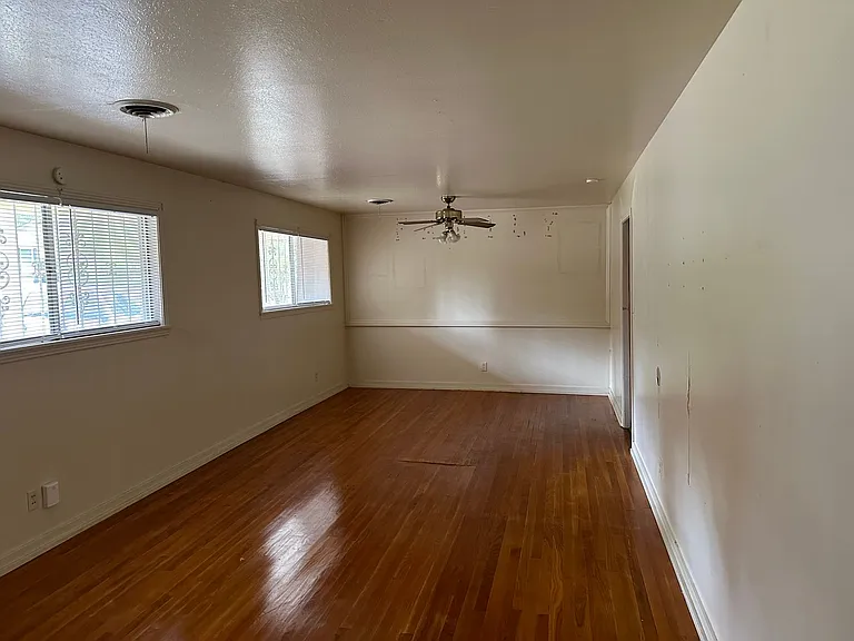 1022 Garden Park Dr — Photo 3