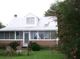 632 Courthouse Dr, Saluda, VA 23149