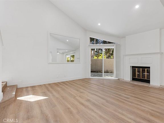5th image of 142 Stanford Ct #71