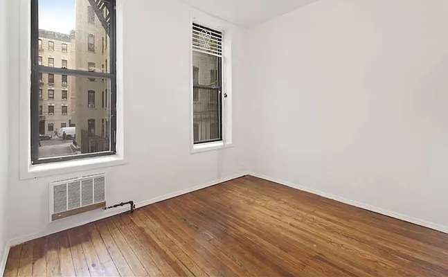 Rented by Coldwell Banker Warburg | media 7