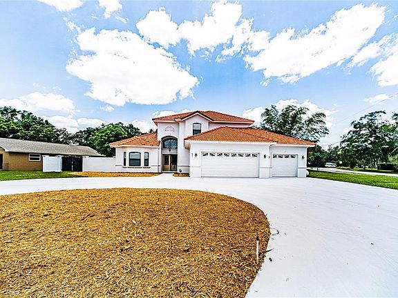 3rd image of 601 Queens Mirror Cir