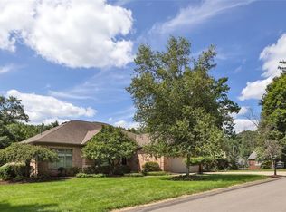9731 Harmony Dr, Pittsburgh, PA 15237