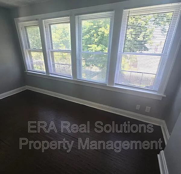 54 N Ogden Ave — Photo 17