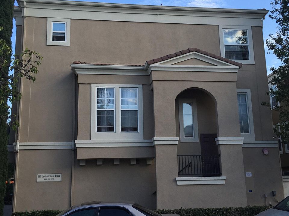Front Door Facing Metropolitan Drive