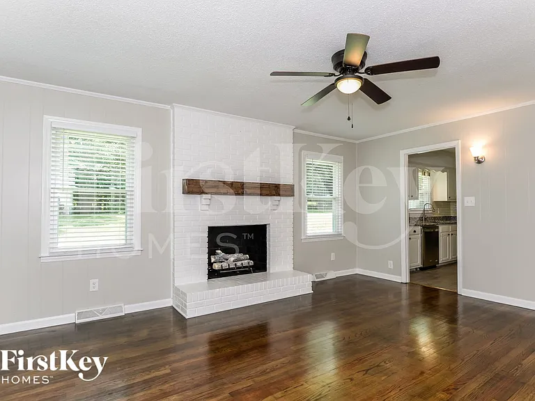 524 Jasin Dr — Photo 4